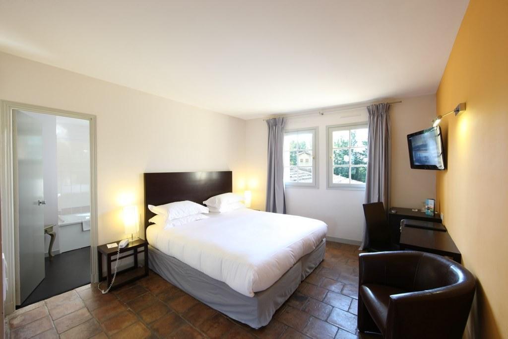 Les Agassins Hotel Avignon Room photo